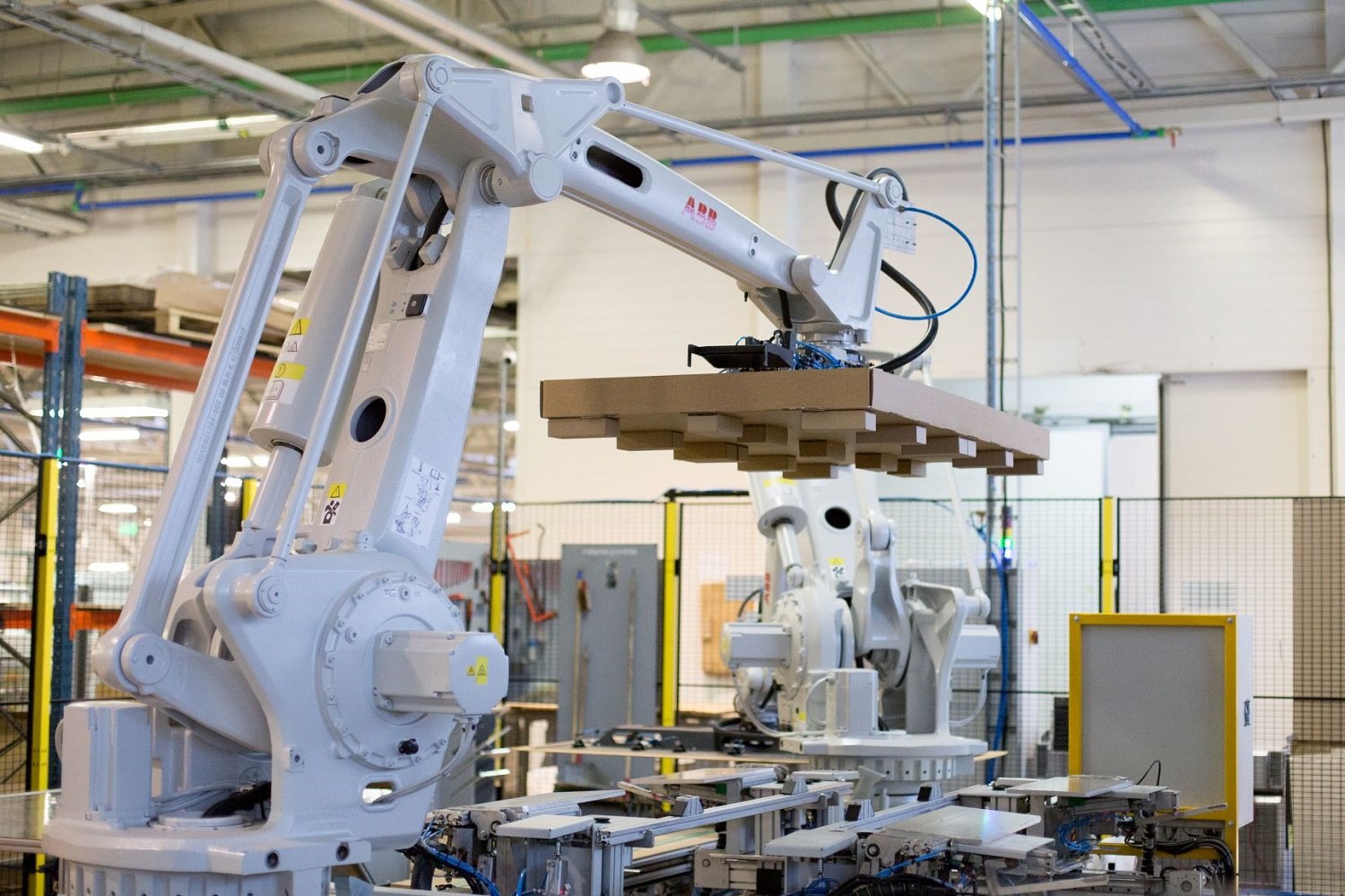 robots-in-manufacturing-6048c43040c1a.jpg